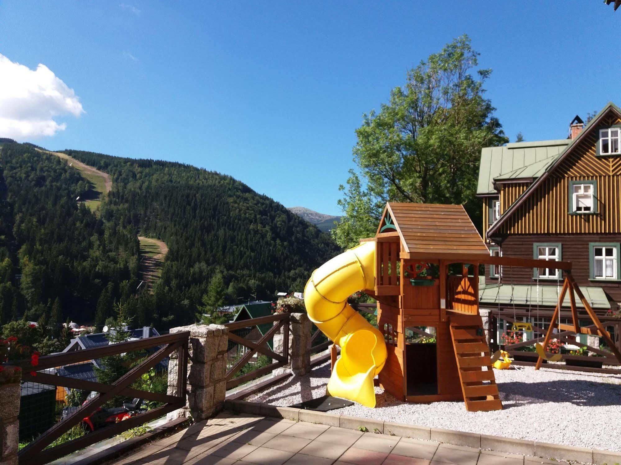 Hotel Pod Jasany Špindlerŭv Mlýn Kültér fotó